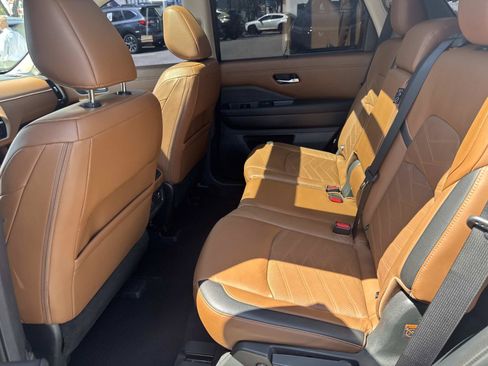 Used 2023 Nissan Pathfinder Platinum w/ Cargo Package AWD/4WD image 13