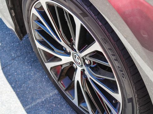 Used 2018 Toyota Camry SE FWD image 12