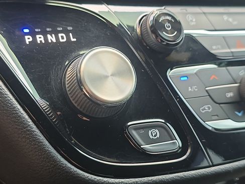 Used 2020 Chrysler Pacifica Limited FWD image 22