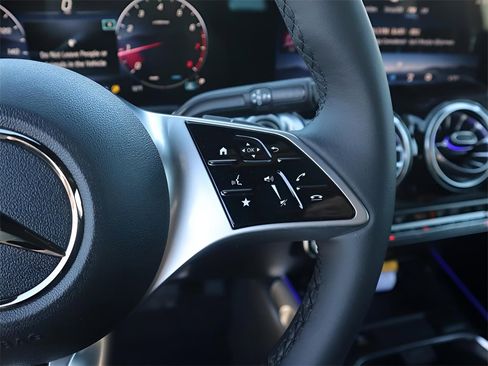 New 2026 Mercedes-Benz GLB 250 4MATIC image 40