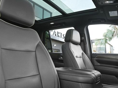 Used 2021 Chevrolet Tahoe Premier w/ Premium Package image 16