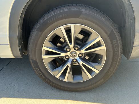 Used 2016 Toyota Highlander XLE FWD image 13