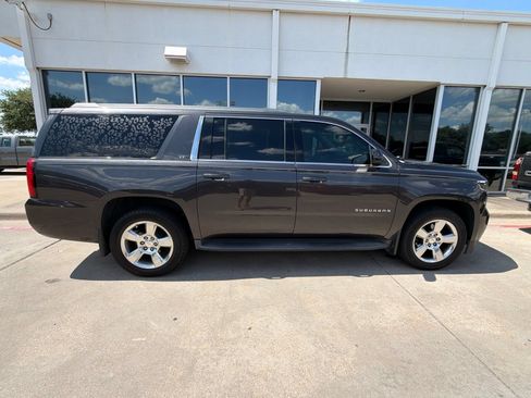 Used 2016 Chevrolet Suburban LT RWD image 4