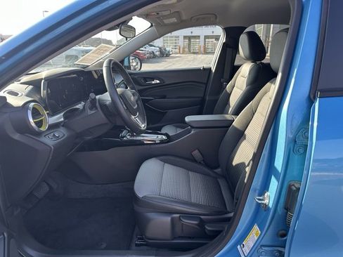 Certified 2025 Chevrolet Trax LT w/ Driver Confidence Package image 2