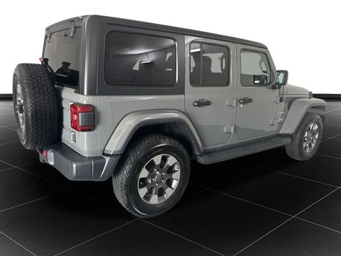 Used 2018 Jeep Wrangler Unlimited Sahara AWD/4WD image 5