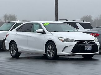 Used 2015 Toyota Camry SE video 2