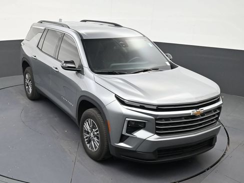 Used 2026 Chevrolet Traverse LT FWD image 16