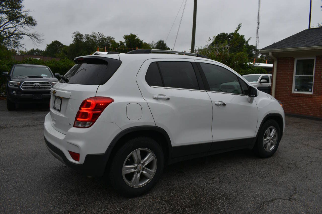 Used 2019 Chevrolet Trax LT w/ LT Convenience Package FWD image 2