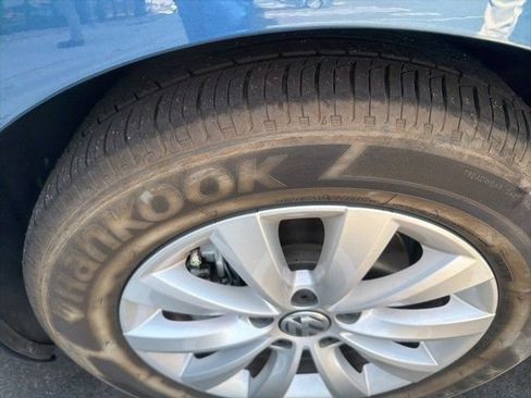 Used 2019 Volkswagen Beetle 2.0T FWD image 4