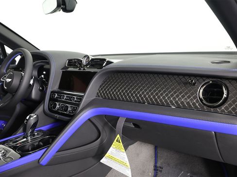 New 2025 Bentley Bentayga image 30