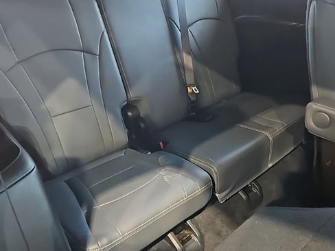 Used 2024 Buick Enclave Premium image 19