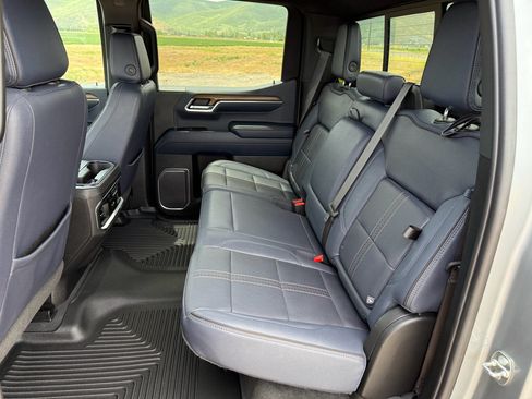 Used 2023 Chevrolet Silverado 1500 High Country w/ Technology Package AWD/4WD image 30