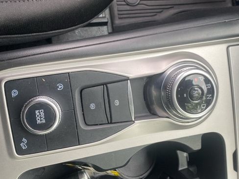 Used 2020 Ford Explorer XLT AWD/4WD image 16