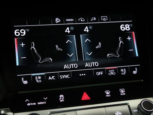 Used 2022 Audi e-tron Premium Plus w/ Premium Plus Package AWD/4WD image 19