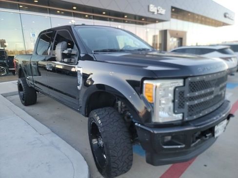 Used 2017 Ford F250 XLT w/ XLT Value Package image 2