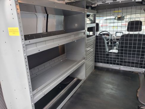 Used 2020 Ford Transit Connect XLT image 11
