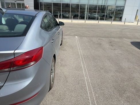 Used 2017 Hyundai Elantra SE image 4