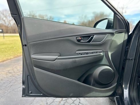 Used 2018 Hyundai Kona Limited image 14