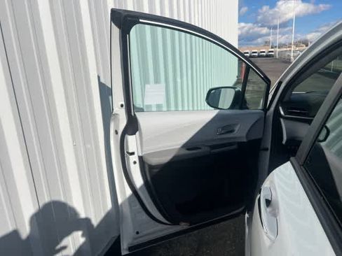 Used 2025 Toyota Sienna XLE w/ XLE Plus Package image 14