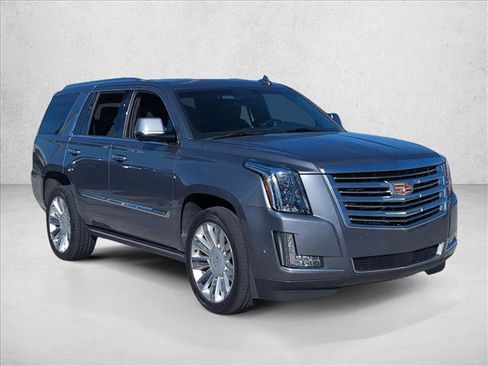 Used 2018 Cadillac Escalade Platinum image 3