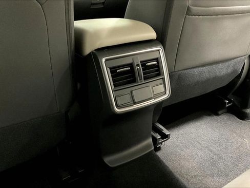 Used 2021 Subaru Forester Premium image 33