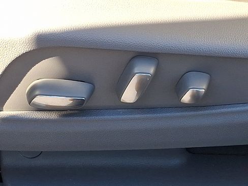 Used 2021 Cadillac XT6 Premium Luxury image 16