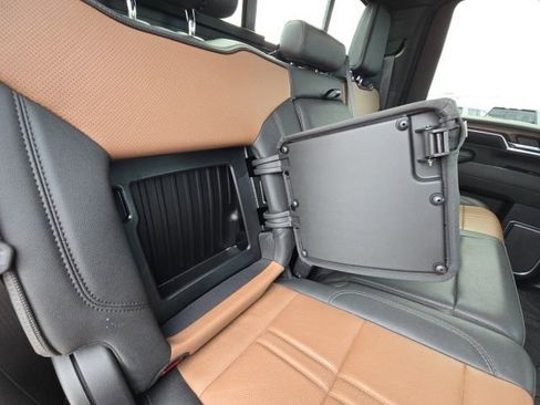 Used 2024 Chevrolet Silverado 2500 High Country w/ High Country Premium Package image 17