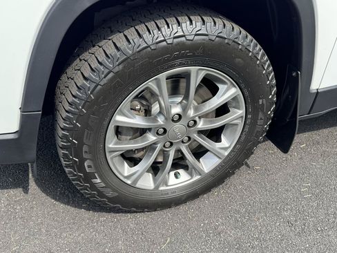 Used 2020 Jeep Cherokee Latitude Lux w/ Quick Order Package 26H Lux AWD/4WD image 24