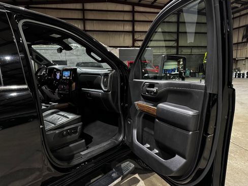 Used 2020 Chevrolet Silverado 2500 High Country w/ Technology Package image 23