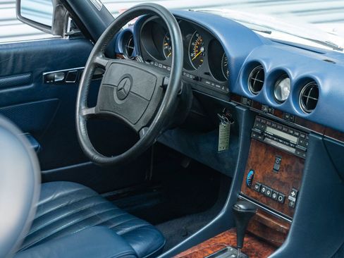 Used 1987 Mercedes-Benz 560 SL image 16