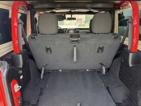 Used 2020 Jeep Wrangler Sport AWD/4WD image 29