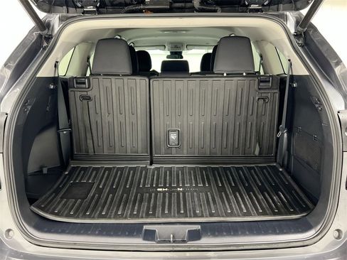 Used 2023 Toyota Highlander LE image 24
