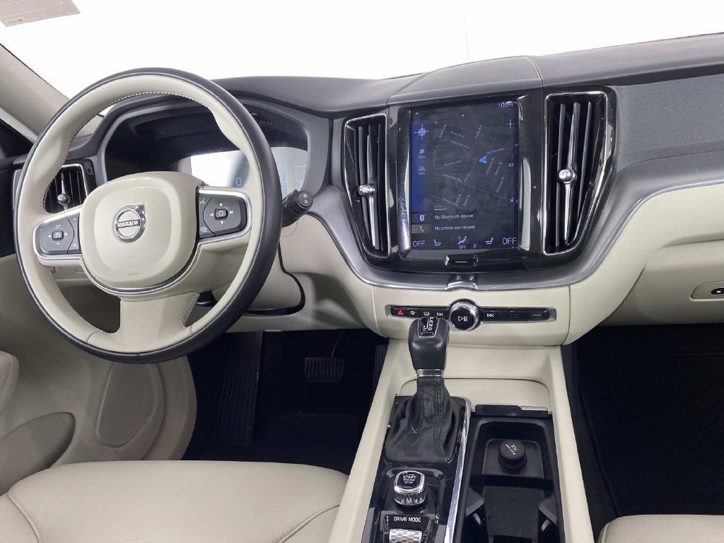 Used 2019 Volvo XC60 T5 Momentum w/ Premium Package FWD image 13