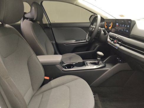 Used 2025 Kia K4 FWD image 21