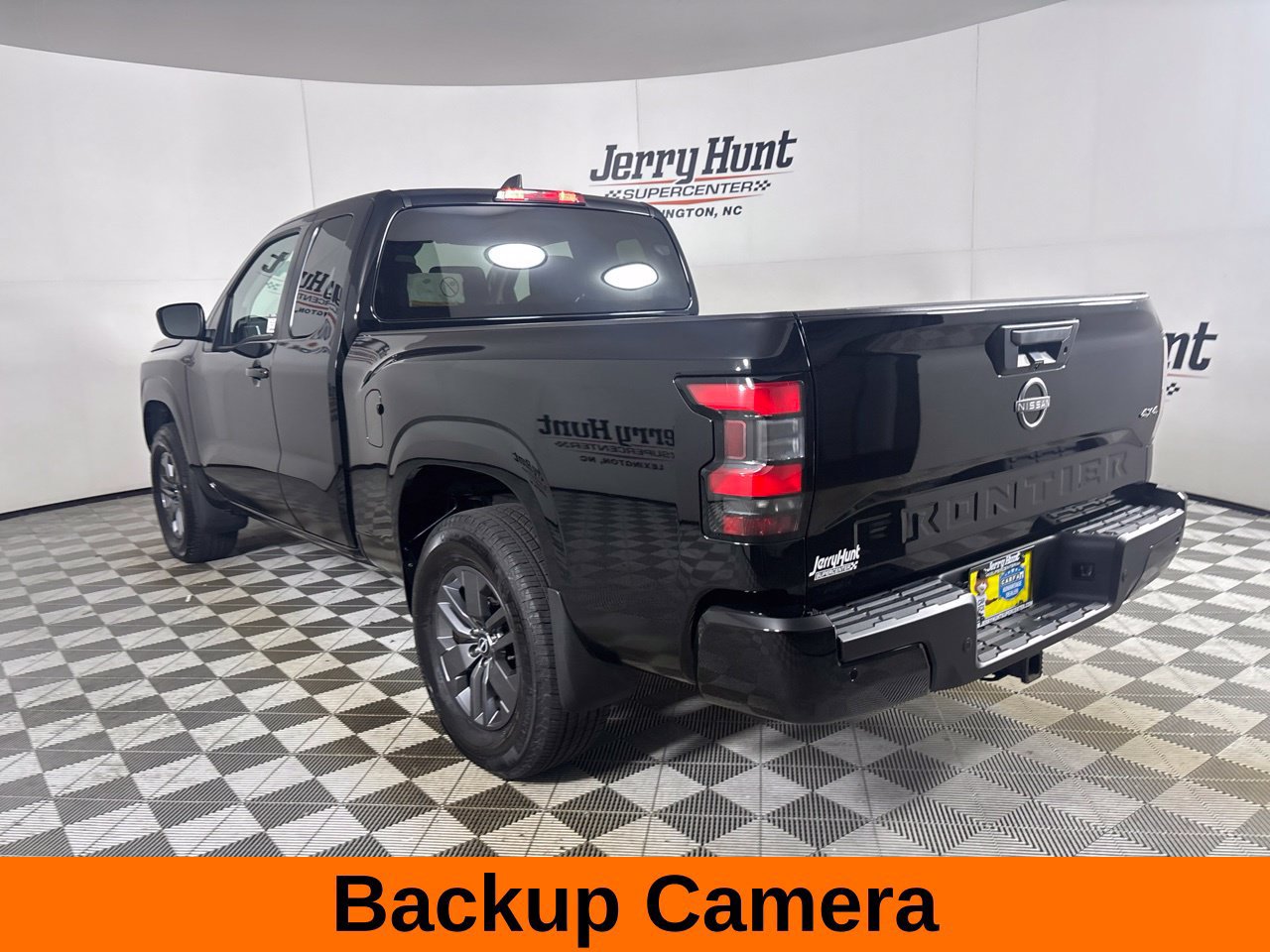 Used 2025 Nissan Frontier SV AWD/4WD image 9