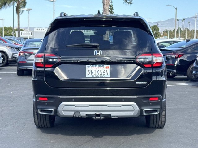 Used 2025 Honda Pilot Touring image 4