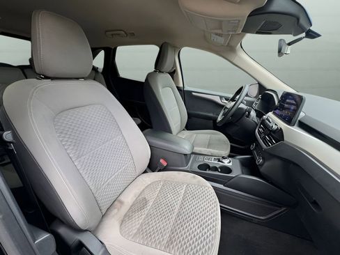 Used 2020 Ford Escape SE image 17