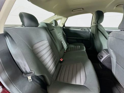 Used 2018 Ford Fusion SE w/ Fusion SE Technology Package image 26