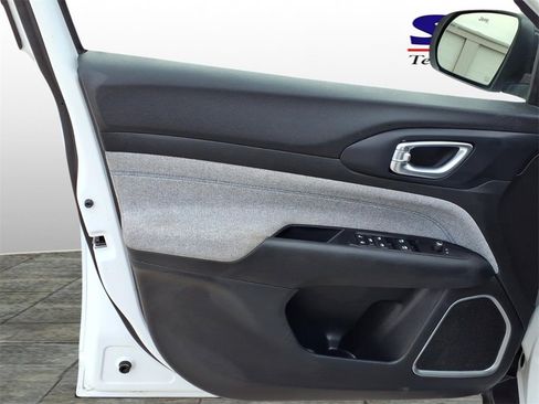 Used 2022 Jeep Compass Latitude w/ Convenience Group image 11