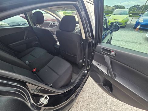 Used 2011 MAZDA MAZDA3 i Sport FWD image 18