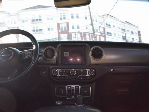 Used 2022 Jeep Gladiator Willys image 30