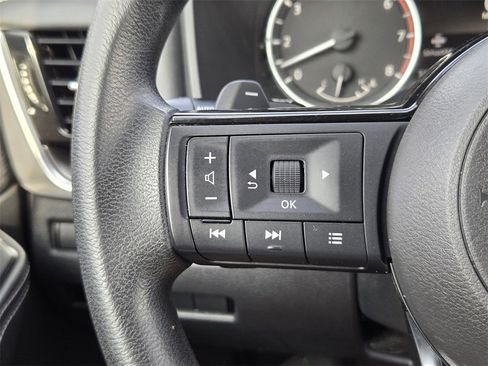 Used 2021 Nissan Rogue SV image 24