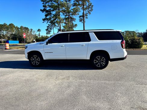 Used 2022 Chevrolet Suburban Z71 w/ Luxury Package image 8