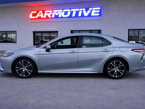 Used 2020 Toyota Camry SE image 4
