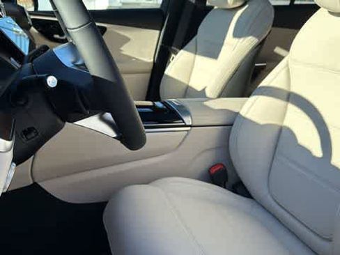 Certified 2026 Mercedes-Benz GLC 300 4MATIC image 9