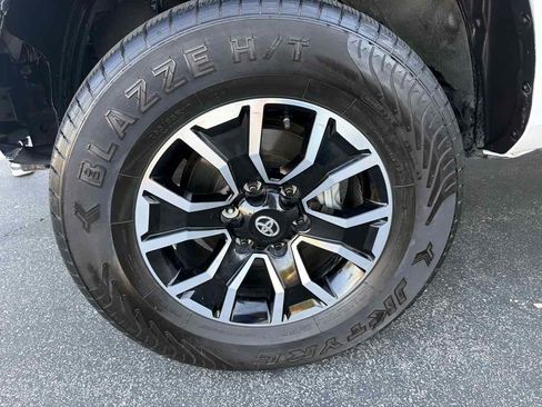 Used 2020 Toyota Tacoma SR AWD/4WD image 32