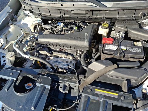 Used 2018 Nissan Rogue SV image 28