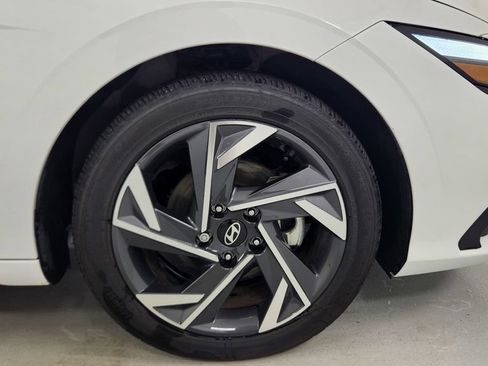 Used 2025 Hyundai Elantra Sport FWD image 9