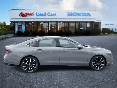 Used 2025 Honda Accord Touring image 6