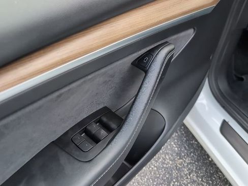 Used 2022 Tesla Model 3 Long Range image 19